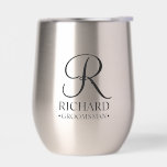 Nom et monogramme du Groomsman personnalisé<br><div class="desc">Elégant cadeau personnalisé Groomsman avec monogramme personnalisé en noir élégant style de police script avec le nom et le titre de groomsman dans le style de police serif classique. Parfait aussi pour le meilleur homme, père de la mariée, demoiselle d'honneur, fille de fleurs, mère de la mariée et plus encore....</div>