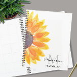 Nom Monogramme Aquarelle Tournée<br><div class="desc">Ce planificateur floral est décoré d'un tournesol jaune aquarelle. Customisez-le avec votre nom et monogramme et année. Pour modifier davantage, utilisez l'outil de conception pour modifier la police, la taille de police ou la couleur. Parce que nous créons notre oeuvre, vous ne trouverez pas cette image exacte d'autres designers. Aquarelle...</div>