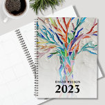 Nom personnalisé 2023<br><div class="desc">Ce planificateur unique est décoré d'un arbre aux couleurs vives. Le design original a été réalisé en mosaïque à l'aide de minuscules morceaux de verre. Customisez-le avec votre nom et votre année. Pour modifier davantage, utilisez l'outil de conception pour modifier la police, la taille de police ou la couleur. Parce...</div>