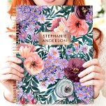 Nom Personnalisé Du Fleur sauvage Lavande Et Blush<br><div class="desc">Ce magnifique design présente un jardin luxuriant de fleurs sauvages dans les tons lavande, roux, bordeaux et pêche, encadré de verdure douce. La plaque dorée rose ajoute une touche personnalisée, créant un look élégant et intemporel. Parfait pour les étudiants, les professionnels ou toute personne qui apprécie les motifs floraux romantiques....</div>