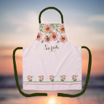 Nom personnalisé été rose floral tablier<br><div class="desc">Joli tablier fleuri d'été pour choyer les merveilleux chefs de votre vie. Vous pouvez changer le nom monogrammé à votre nom désiré en sélectionnant "personnaliser ce modèle" sur le côté droit de la page et en tapant votre nom. Si vous aimez ce design et souhaitez un tablier ou un autre...</div>
