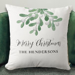 Nom personnalisé Mistletoe Oreiller de Noël<br><div class="desc">Ce coussin festif est décoré de mélodie aquarelle et de joyeux Noël dans une typographie élégante. Facile à personnaliser avec votre nom de famille. Parce que nous créons notre oeuvre,  vous ne trouverez pas cette image exacte d'autres designers. Aquarelle originale © Michele Davies.</div>
