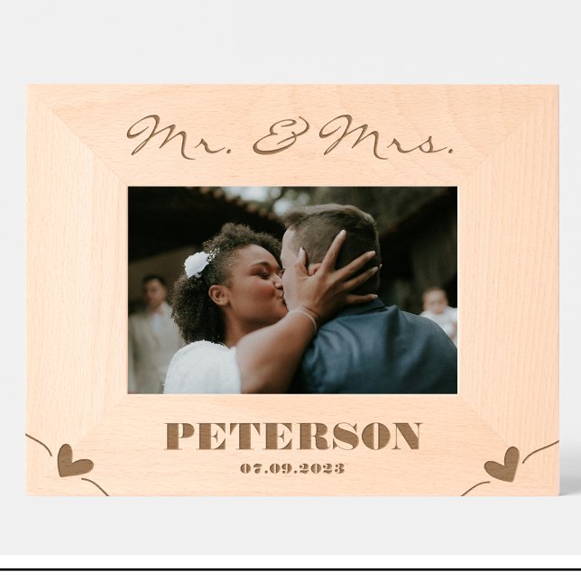 Noms de mariage simples cadre en bois gravé  (Créateur téléchargé)