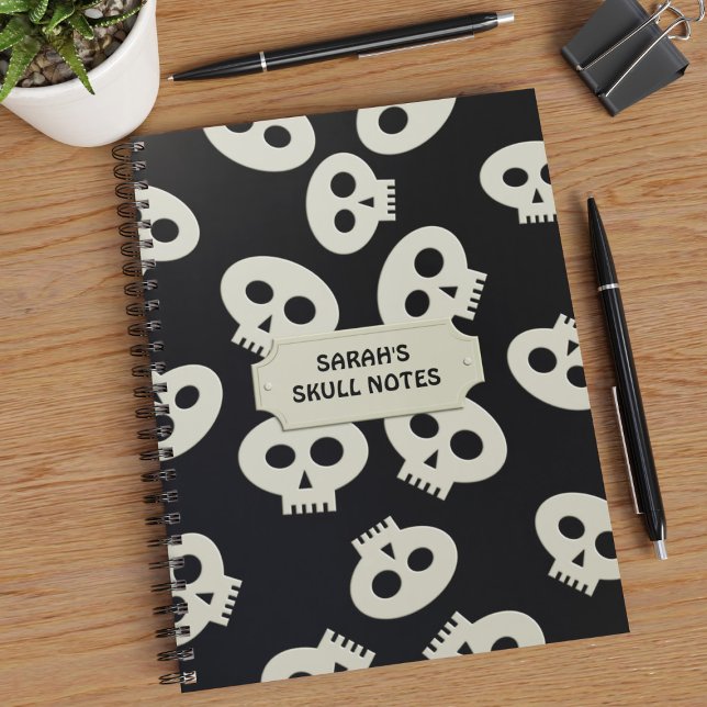 Notes de l'école du crâne Carnet personnalisé noir (Back to School!  Just add your name to this cute skull pattern notebook)