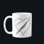 Notes de musique de flute Mug de café<br><div class="desc">Cette image présente un graphisme flûte contre un coeur en forme de notes musicales. L'image est à la fois à l'avant et à l'arrière. Parfait pour les amateurs de musique ou de flûte.</div>