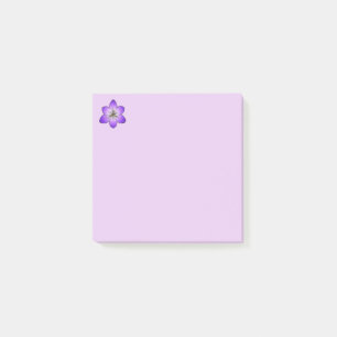 Notes de post-it pourpres sensibles de crocus