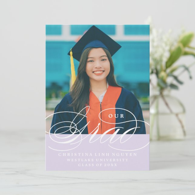 NOTRE ÉLÉGANT SCRIPT GRAD | CARTES D'INVITATION À  (Debout devant)
