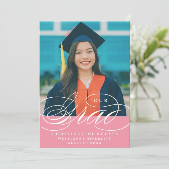 NOTRE ÉLÉGANT SCRIPT GRAD | CARTES D'INVITATION À  (Debout devant)