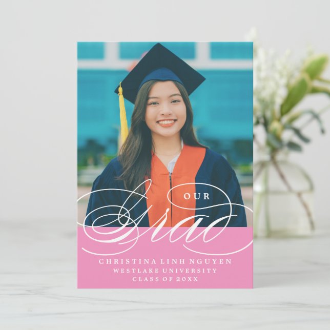 NOTRE ÉLÉGANT SCRIPT GRAD | CARTES D'INVITATION À  (Debout devant)
