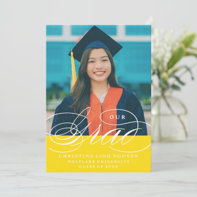 NOTRE ÉLÉGANT SCRIPT GRAD | CARTES D'INVITATION À  (Debout devant)