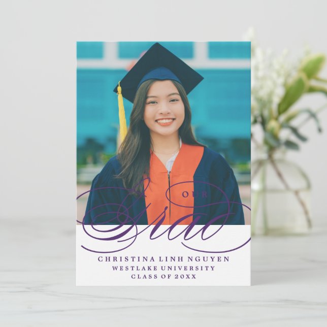 NOTRE ÉLÉGANT SCRIPT GRAD | CARTES D'INVITATION À  (Debout devant)
