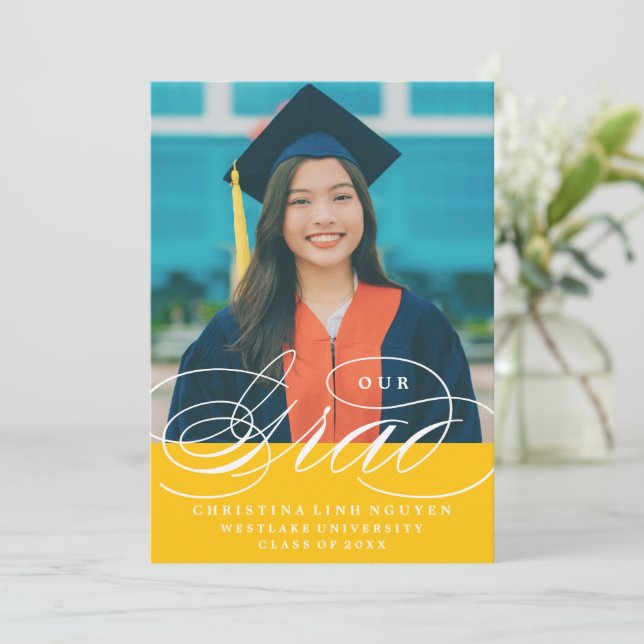 NOTRE ÉLÉGANT SCRIPT GRAD | CARTES D'INVITATION À  (Debout devant)