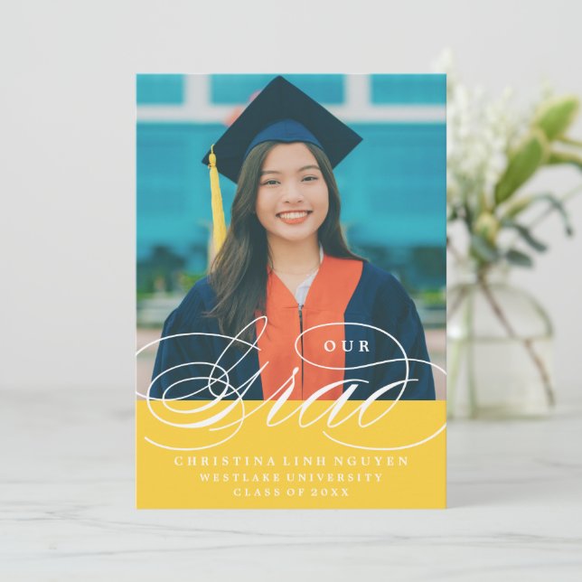 NOTRE ÉLÉGANT SCRIPT GRAD | CARTES D'INVITATION À  (Debout devant)