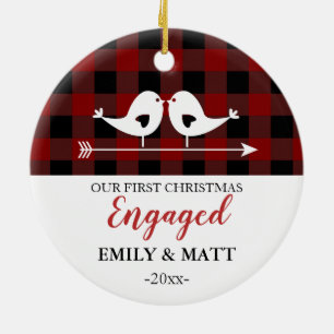 Notre premier ornement de Noël, plaid de rouge