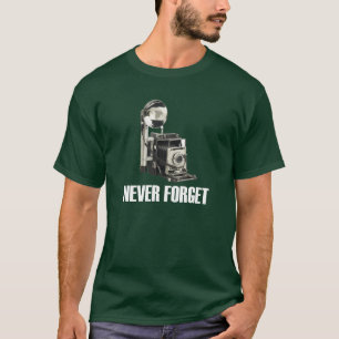 N'oubliez jamais le T-shirt antique d'obscurité