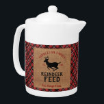 Nourriture Vintage de rennes de Noël<br><div class="desc">Reindeer Feed Teapot de Noël sur un design arrière - plan plaid prêt à vous personnaliser. Cette théière peut être personnalisée avec le nom et une date de test. Faites un cadeau de Noël, un cadeau de Noël, etc... 📌 Si vous avez besoin d'une personnalisation plus poussée, cliquez sur le...</div>