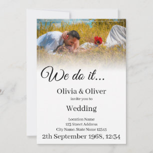 Nous le faisons - Embrasser un couple sur un pré