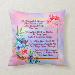 Nous Nous sommes accrochés et serrés ce Coussin 