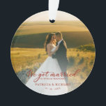 Nous nous sommes mariés pendant un Noël avec une p<br><div class="desc">Nous nous sommes mariés lors d'un ornement de Noël avec une photo pandémique</div>