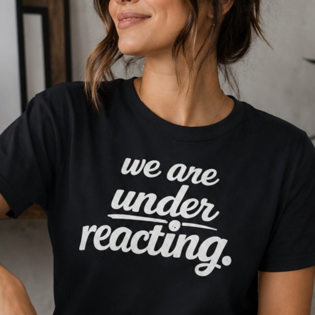 Nous Réagissons Trop Peu T-Shirt (Créateur téléchargé)