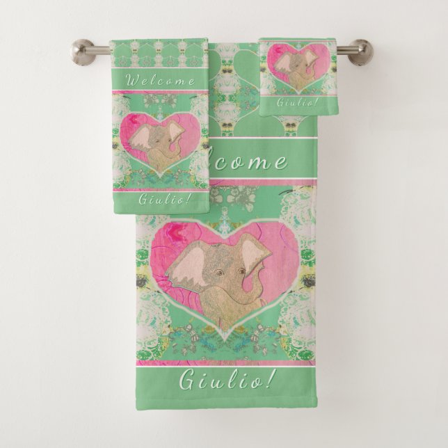 Nouveau bébé avec serviette éléphante (En situation)