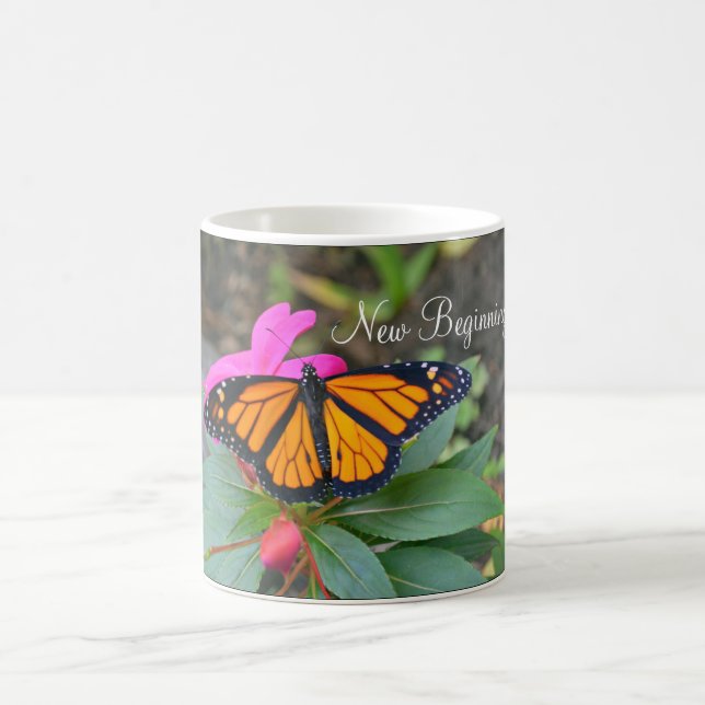 Nouveau Début Monarque Papillon Mug (Centre)
