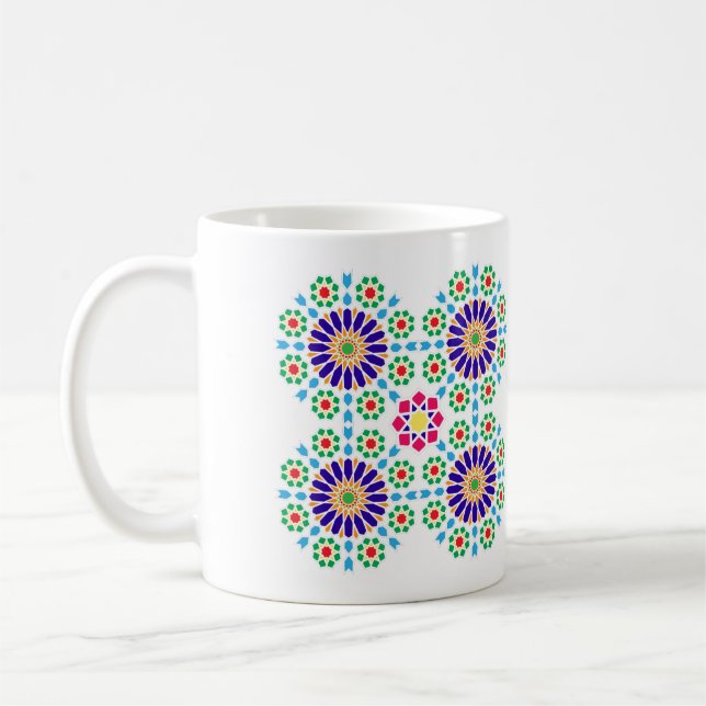 Nouvelle tasse avec un style arabe. (Gauche)
