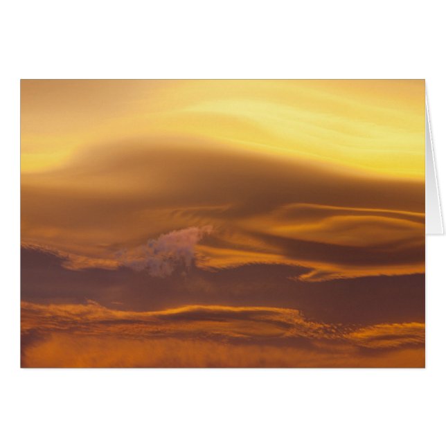 Nuage lenticulaire au coucher du soleil (Devant horizontal)