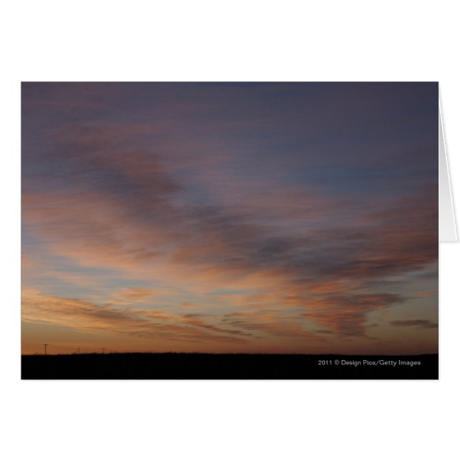 Nuages Dans Un Ciel Orange Au lever Du Soleil (Devant horizontal)