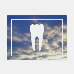 Nuages de dentisterie dans le tapis de portes Sky
