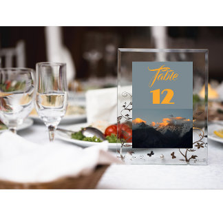 Numéro de la table de coucher du soleil de montagn