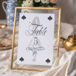Numéro De Table Alice vintage au pays des merveilles Haut Alice<br><div class="desc">Magnifiquement conçu vintage Alice in Wonderland panneaux de numéro de table. Parfait pour un événement sur le thème d'Alice in Wonderland. Nous avons méticuleusement restauré l'emblématique Alice in Wonderland vintage personnage Alice en l'esquissant à la main et en les amenant à la vie avec de beaux sous-tons aquarelle. Le numéro...</div>