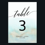 Numéro De Table Aqua et Gold Watercolor Beach Numéro de tableau<br><div class="desc">Cette carte de numéro de table d'aqua et or aquarelle est parfaite pour un mariage tropical de destination. Le design sobre et moderne présente une étonnante aquarelle turquoise, turquoise et bleu clair avec un éclat doré doux qui rappelle le sable et la mer. Il est associé à une magnifique calligraphie...</div>