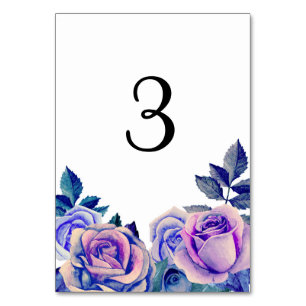 Numéro de table aux roses violettes et bleues. Mar