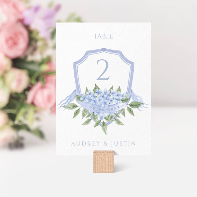 Numéro De Table Blue Hydrangea Elegant Aquarelle Mariage Crest (Créateur téléchargé)