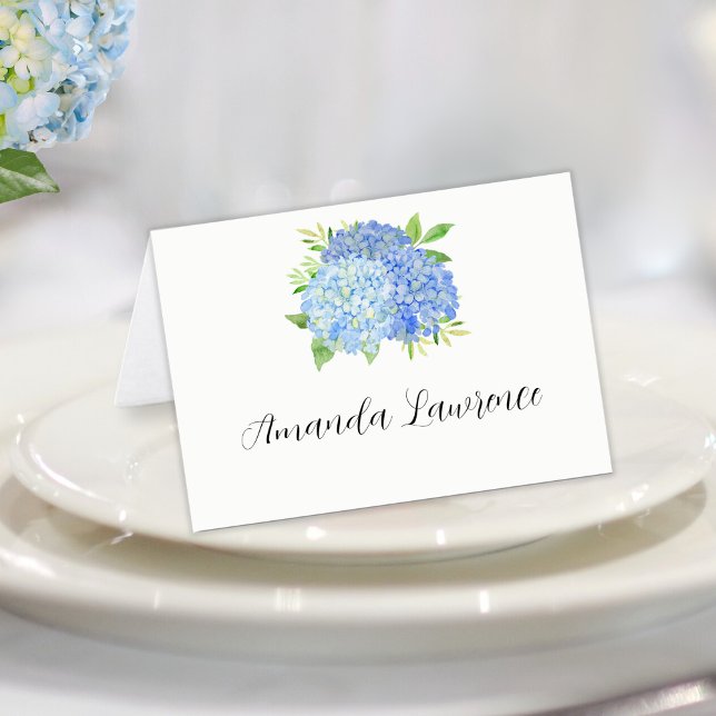 Numéro De Table Blue Hydrangea Nom de l'invité Script Place Card (Créateur téléchargé)