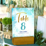 Numéro De Table B'nai Mitzvah Turquoise Aquarelle Gold Script<br><div class="desc">Aucune partie B’nai Mitzvah n’est complète sans carte de numéro de table personnalisée. Laissez vos B’nai Mitzvahs préférés être fiers, se réjouir et célébrer leur jalon à leur fête parfaitement coordonnée. Un arrière - plan d'aquarelle bleu turquoise est décoré d'un faux script manuscrit brillant, moderne et brillant, et de minuscules...</div>