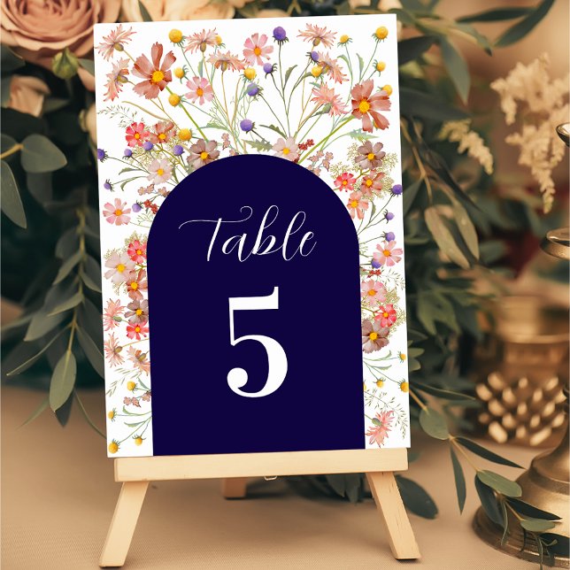 Numéro De Table Boho Florale Fleurs Sauvages Automne Bleu Marine M (Boho fall wildflower floral arch elegant script navy blue and white wedding table number card)