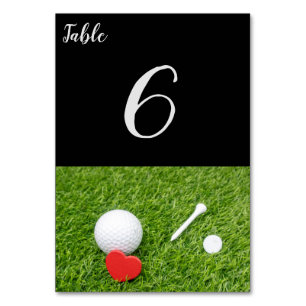 Numéro De Table Boule de golf avec tee et coeur rouge sur mariage 