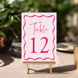 Numéro De Table Cadre de mariage ondulé rose moderne<br><div class="desc">Ajoutez une touche élégante à votre célébration de mariage avec ces cartes de table de mariage à cadre ondulé moderne ! Le design rétro affiche "Table" dans un script rose manuscrit avec le numéro de table indiqué ci-dessous. Une bordure ondulée rose foncé entoure le numéro de table, contrastant avec un...</div>
