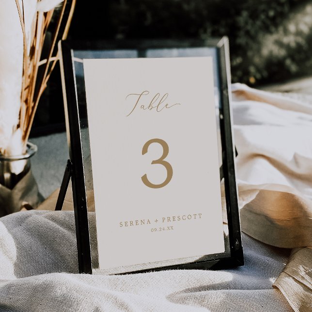 Numéro De Table Calligraphie dorée délicate | Mariage crème (Delicate Gold Calligraphy | Cream Wedding Table Number)