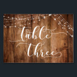 Numéro De Table Chaînes rustiques Brown en bois et lumière Tableau<br><div class="desc">Cette suite de designs rustiques et élégants pour mariage et événement présente quelques tendances design mariages populaires combinées de façon fraîche. Avec un riche arrière - plan en bois brun et deux cordes d'accents lumineux scintillants, j'ai combiné une belle police de script moderne pour rendre des graphiques représentant des mots...</div>