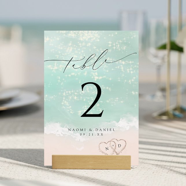 Numéro De Table Coeurs De Script Moderne Dans Le Mariage De La Pla (Modern Script Hearts In The Sand Beach Wedding Table Number)