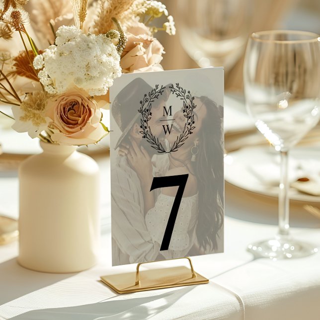 Numéro De Table Couronne Simple Élégante avec Texte Superposé de 2 (Créateur téléchargé)