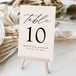 Numéro De Table Cream Modern Elegance Wedding<br><div class="desc">Cartes de numéro de table mariage tendance et minimaliste avec lettrage moderne noir avec "Table" dans script de calligraphie moderne. Le design est composé d'un arrière - plan beige crème ou d'une couleur de votre choix. Le dessin se répète à l'arrière. Pour commander les cartes de table : ajoutez votre...</div>