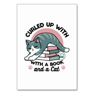 Numéro De Table Curieux avec un livre et un chat - Lecture confort
