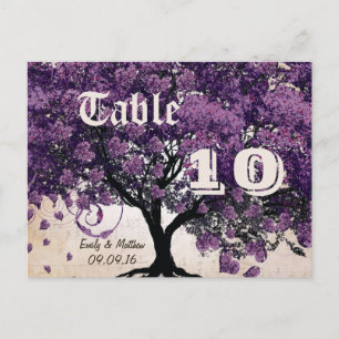 Numéro de table d'arbre à feuilles en forme de cœu