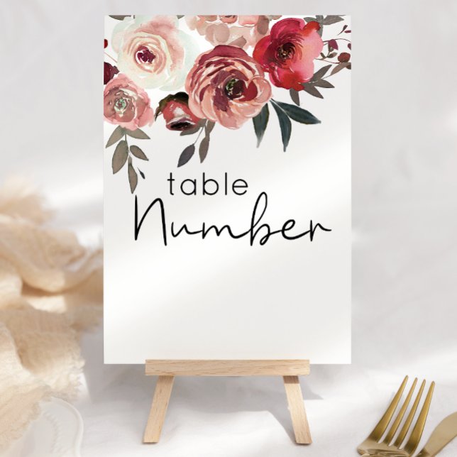 Numéro de table de mariage aux roses florales roug (Créateur téléchargé)