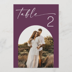 Numéro de table de mariage avec arche romantique e