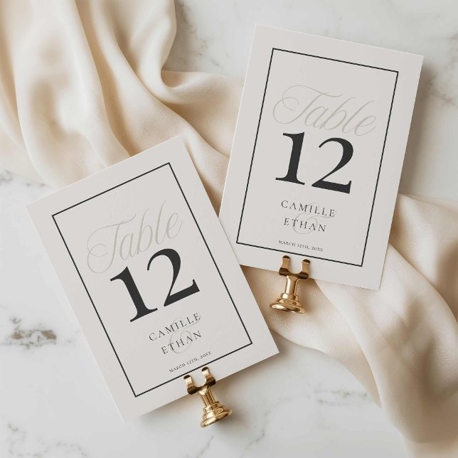 Numéro de table de mariage en typographie moderne (Minimal Black with Cream Wedding Table Numbers)